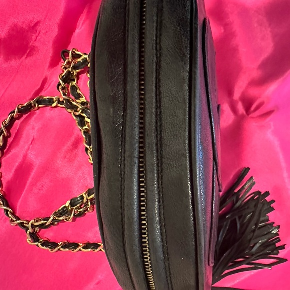 CHANEL Vintage Crossbody Lamb Leather, Tassel, Oval, Corpcore 80’s Y2K - Picture 12 of 14